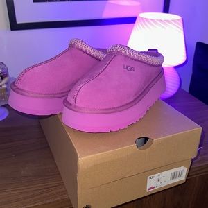 Ugg Tazz Platform Size 8 Womens